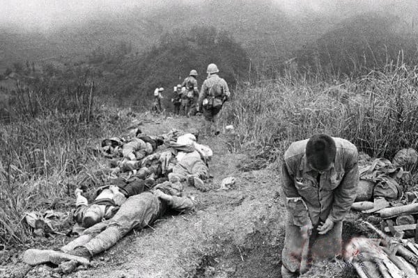 圖為一場戰鬥結束後的中國軍人死亡的慘烈景象。（網絡圖片）