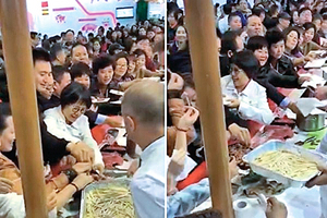 中國大媽「進博會」哄搶食物