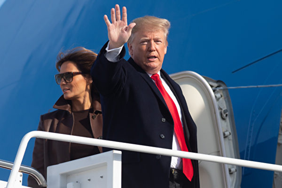 周四（11月29日），美國總統特朗普在白宮登機赴G20峰會前告訴記者，「非常接近與中國就貿易問題取得進展」。 （SAUL LOEB / AFP）