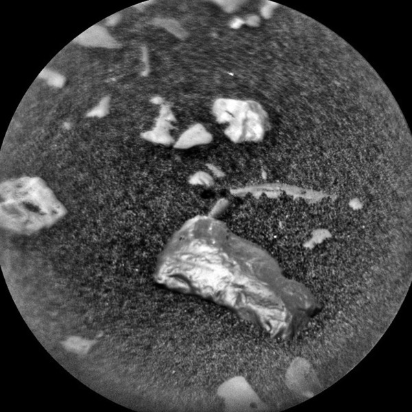 NASA發現火星上神秘閃亮物體