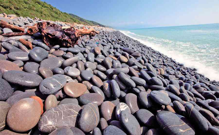 奇石奇趣 說石無心還有心