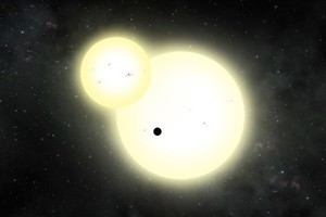 科學家發現環繞2個恆星運行的最大行星