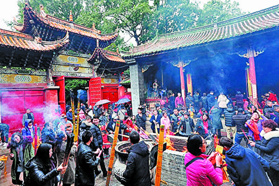 新年首日 香客雲集寺廟祈福