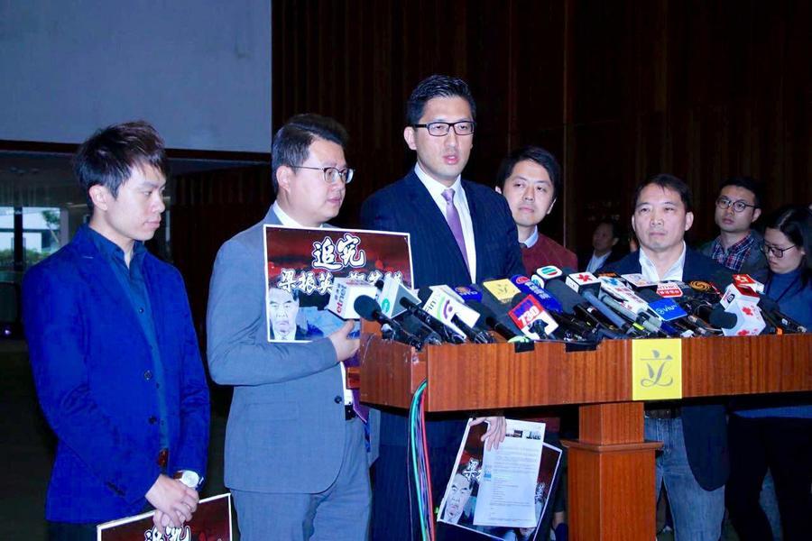 鄭若驊首到立會解釋放生梁振英 民主派不滿搬龍門
