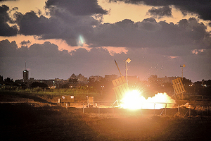 以色列「鐵穹」攔截伊朗導彈 