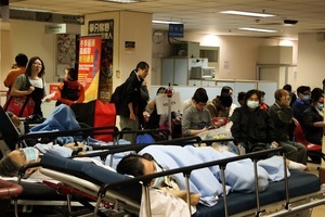 公立醫院病床持續爆滿 三間急症室等候逾8小時