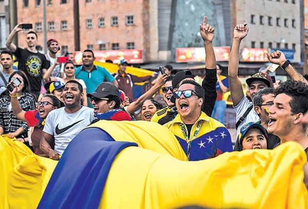 示威民眾對瓜伊多就任表示欣喜。（Getty Images）