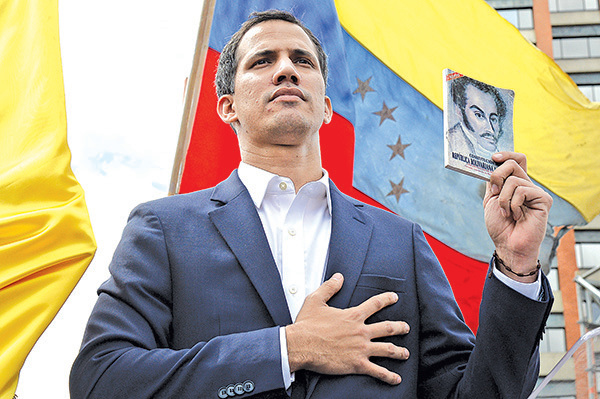 委內瑞拉反對派領袖瓜伊多23日宣佈就任臨時總統，獲美國、加拿大等多國支持。（Getty Images）