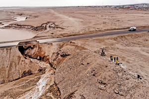 氣候異常 世界最乾燥沙漠出現水災致6人死