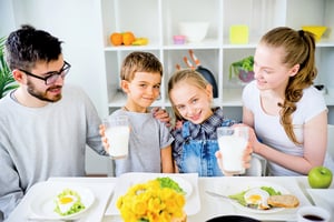 孩童鈣質攝取不足 家長留意三個生活行為 營養師：每天兩份鮮乳補充鈣