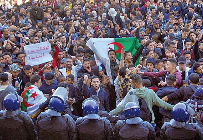 抗議總統在位二十年求五連任 阿爾及利亞爆衝突