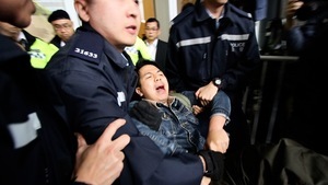 香港眾志抗議修訂逃犯條例 9人被捕