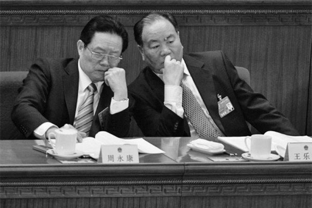 「新疆王」王樂泉（右）曾任中共中央政法委副書記，是時任政法委書記周永康（左）的副手。（Getty Image）