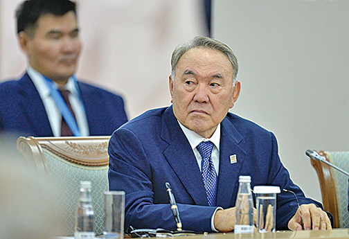 哈薩克斯坦總統突然辭職