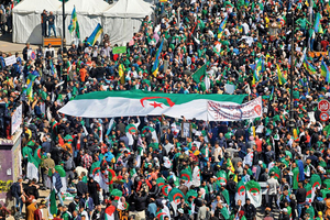 阿爾及利亞總統宣佈提早離任