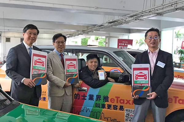 香港的士業議會推出「e的士」召喚應用程式，乘客並可使用八達通繳付車費。（八達通提供）