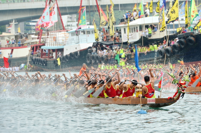 香港仔避風塘將於今年端午節（6月7日）延續上百年傳統，舉行盛大的端午節龍舟競渡大賽。（資料圖片）