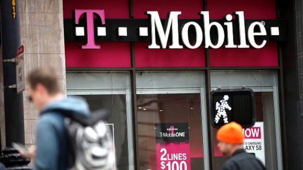 2014年9月，美國電信營運商T-Mobile在西雅圖法院控告華為竊取該公司「Tappy」手機測試機械人技術。（Justin Sullivan/Getty Images）