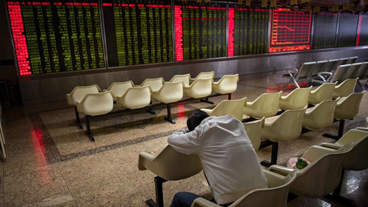 中美貿易戰衝擊中國股市，過去兩個月來，中國股市出逃外資高達120億美元。（NICOLAS ASFOURI/AFP/Getty Images）