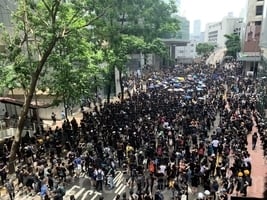 【6.21反送中】大專院校四訴求未獲回應 示威者包圍警察總部