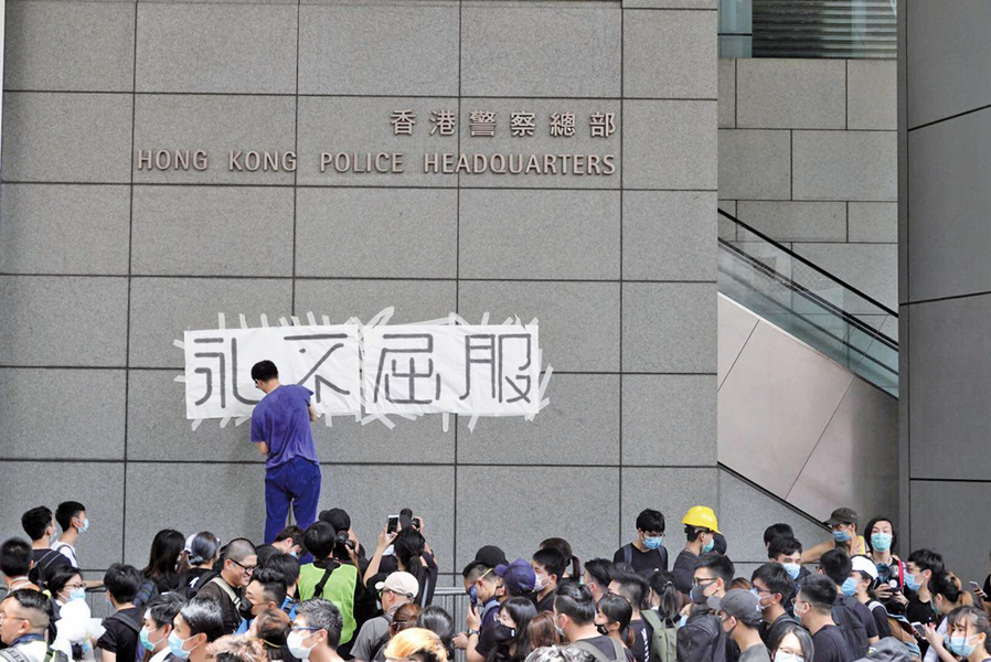 學者：香港示威活動已綁住中共雙臂