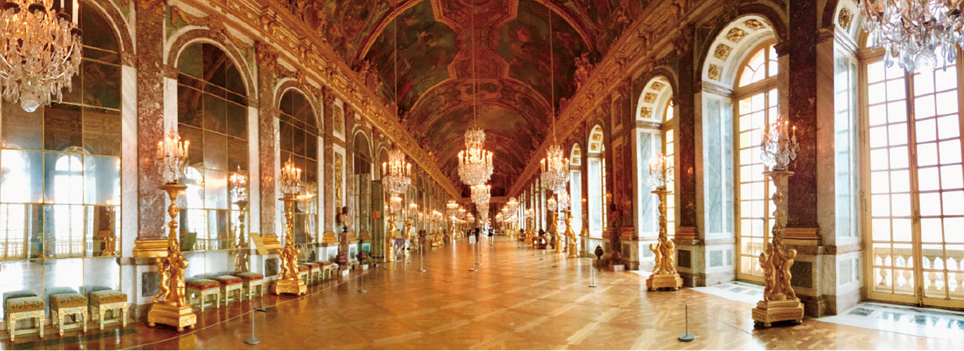 建築師芒薩設計的鏡廳（或譯鏡廊），深得國王的歡心。
