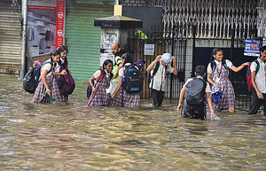 暴雨破十年紀錄 孟買逾二十七死