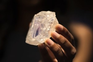 受脫歐影響？全球第二大鑽石竟拍賣不出去