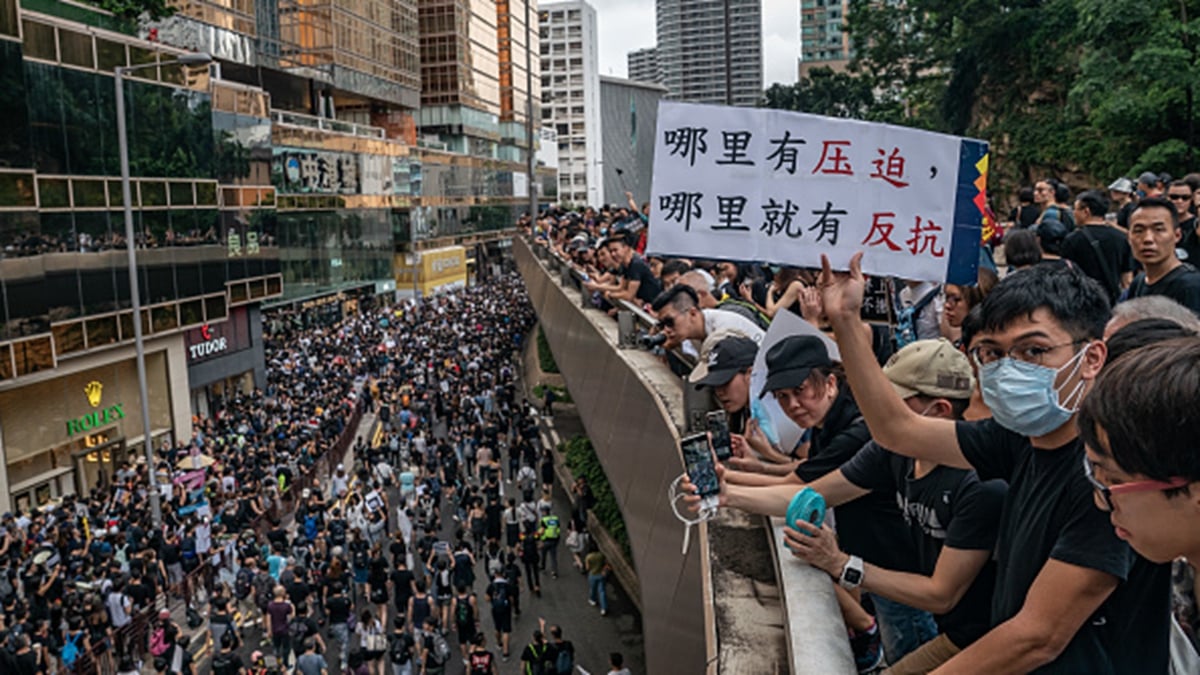 一 j. 苦念北平 Линьха. «中国人民 站起来!» Восстань китайский народ. 香港 по чертам. 訓点 фото.