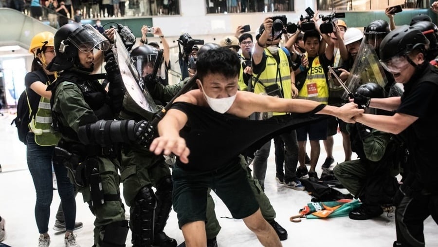 【關鍵畫面】香港2天3場反送中遊行 9分鐘見證警察暴行