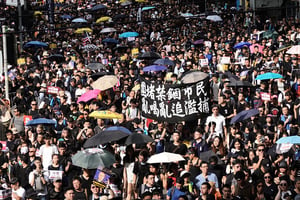 香港「過來人」致青年人：保存自己堅持抗爭