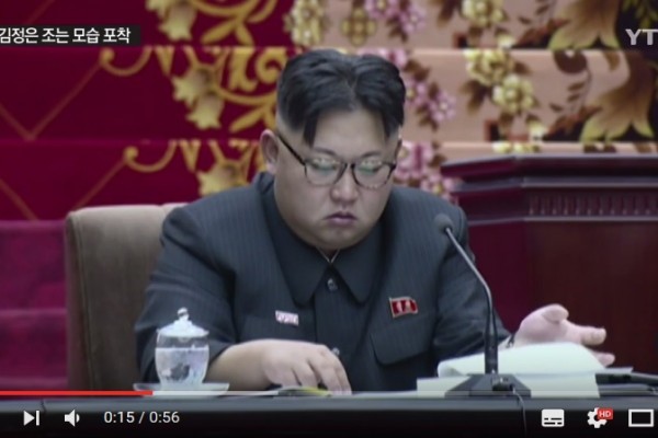 6月29日，北韓中央電視台播放當天舉行的第13屆最高人民會議第4次會議現場錄影，疑因剪輯失誤而公開金正恩打盹的畫面。（視頻擷圖）