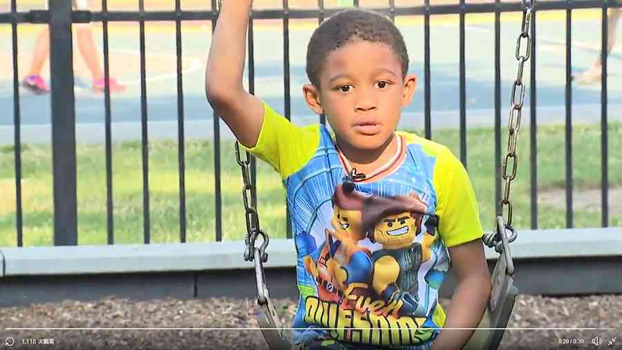 「要匍匐前進」美5歲男孩救出火中13人