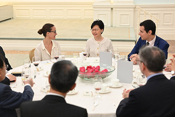 林鄭月娥昨午宴請國際和本地商會高層，未通知傳媒。（政府新聞網）