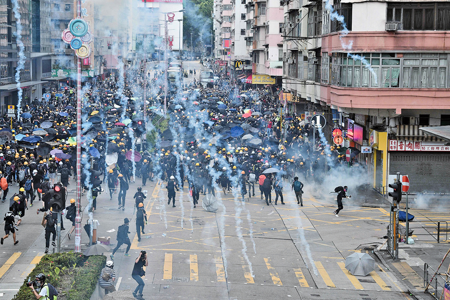 香港飛出黑天鵝 大陸人翻牆圍觀