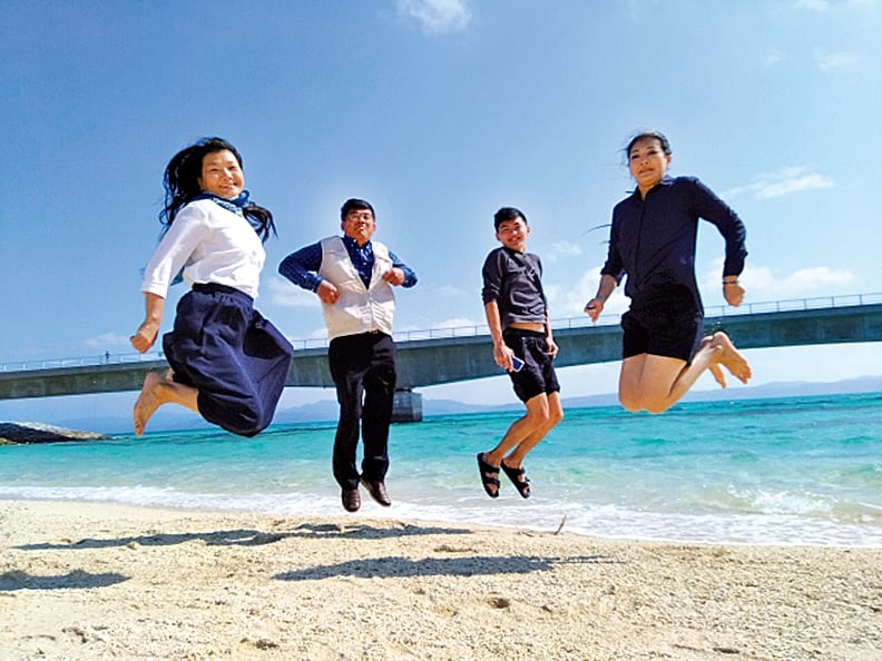 淨白細沙 蔚藍海水 日本沖繩跳島JUMP！
