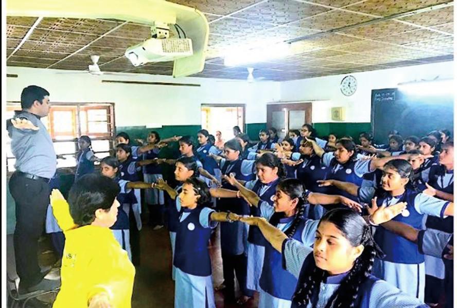 法輪功在印度南部班加羅爾市學校中洪傳