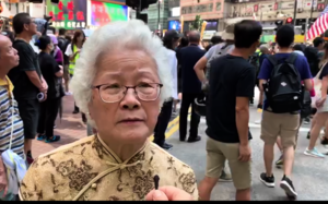 75歲「民主婆婆」上街撐年輕人「 保護香港是我們應有的責任」