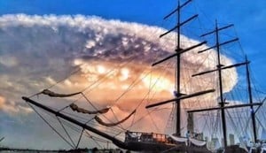 飛碟雲光臨加勒比海 酷似外星人入侵科幻場景