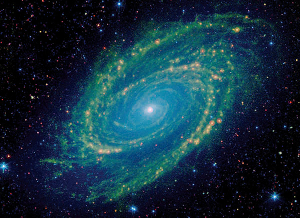 NASA以紅外線拍攝經典螺旋星系核心超亮
