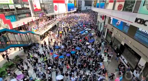 10.1遊行提前起步 市民高喊「光復香港 時代革命」等口號
