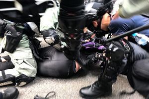 香港六區抗暴 全城如戒嚴 截查市民
