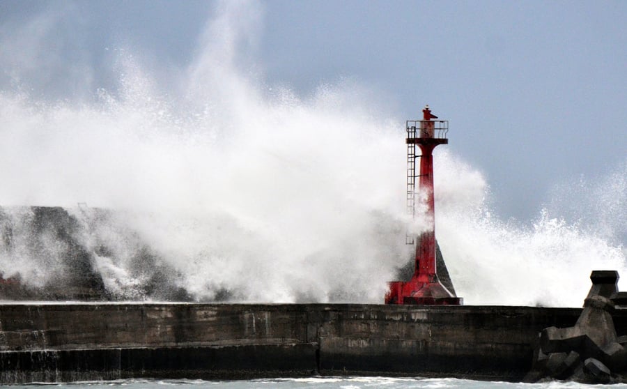 颱風登台 逾40港台航班取消