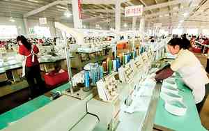 面臨貿戰、 經濟放緩、 信貸緊縮三重壓力之際