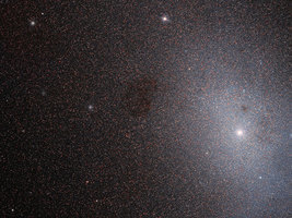 NASA:鄰居 M110星系並非死氣沉沉