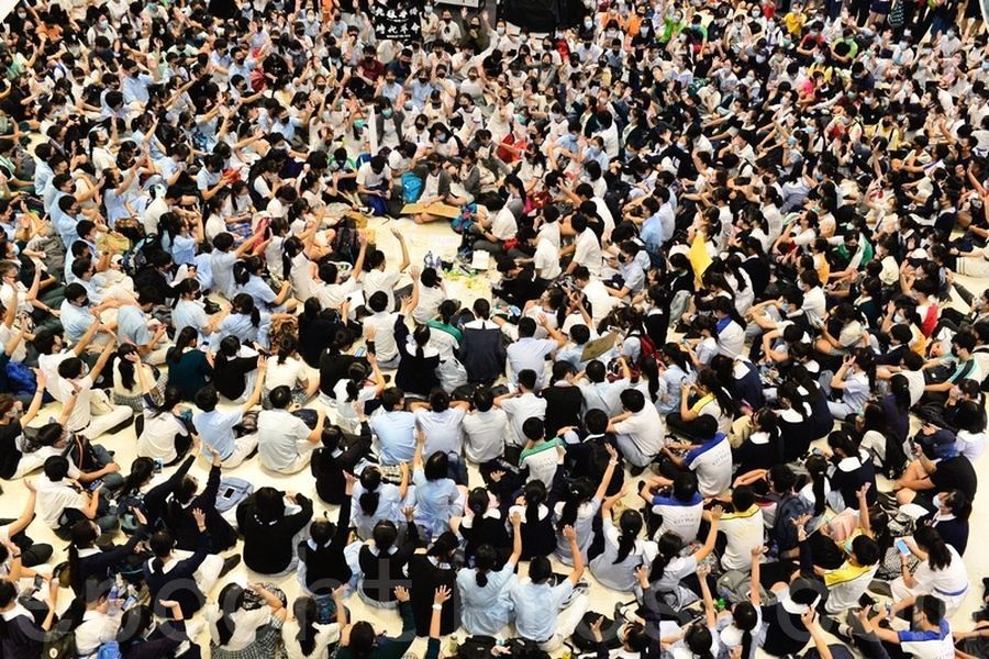組圖：香港學生元朗集會 反對《禁蒙面法》