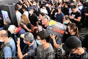 【10.12反緊急法】港人再抗議 現「全民抗共」標語