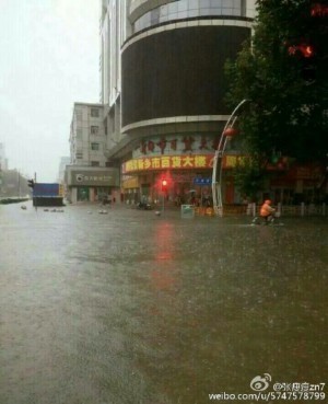 特大暴雨造成新鄉市內嚴重內澇。（網絡圖片）