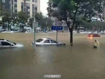 特大暴雨造成新鄉市內嚴重內澇。（網絡圖片）