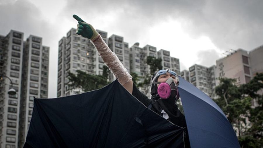 一名香港抗爭者在抗議活動現場。（Chris McGrath/Getty Images）